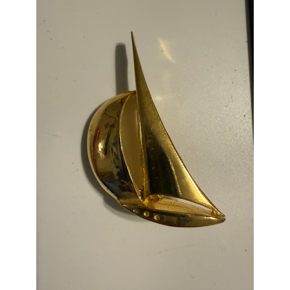 Cape Craftsmen Inc Gold Tone Sailboat Brooch Nautical Sailing Pin Vintage